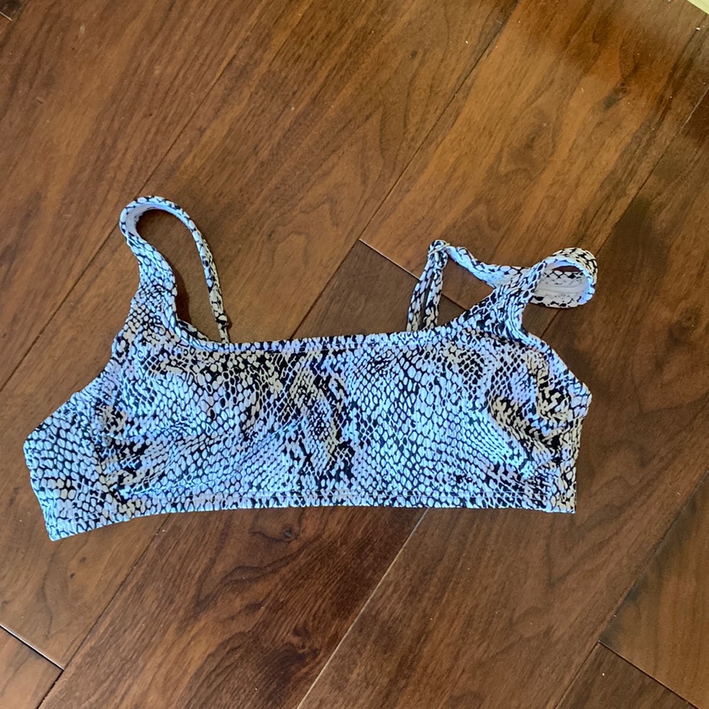 Adjustable target bikini top